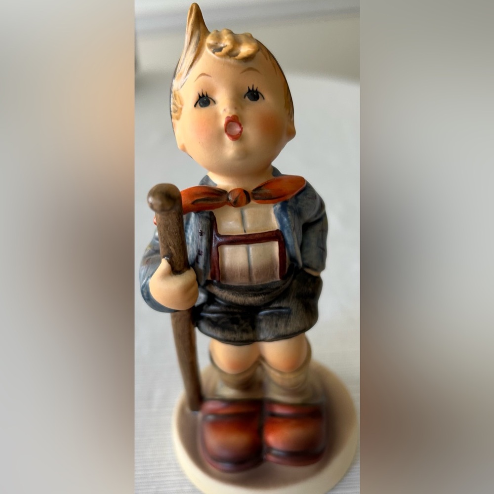Hummel Figure #16 Little Hiker. Excellent Condition!  Make An Offer!!